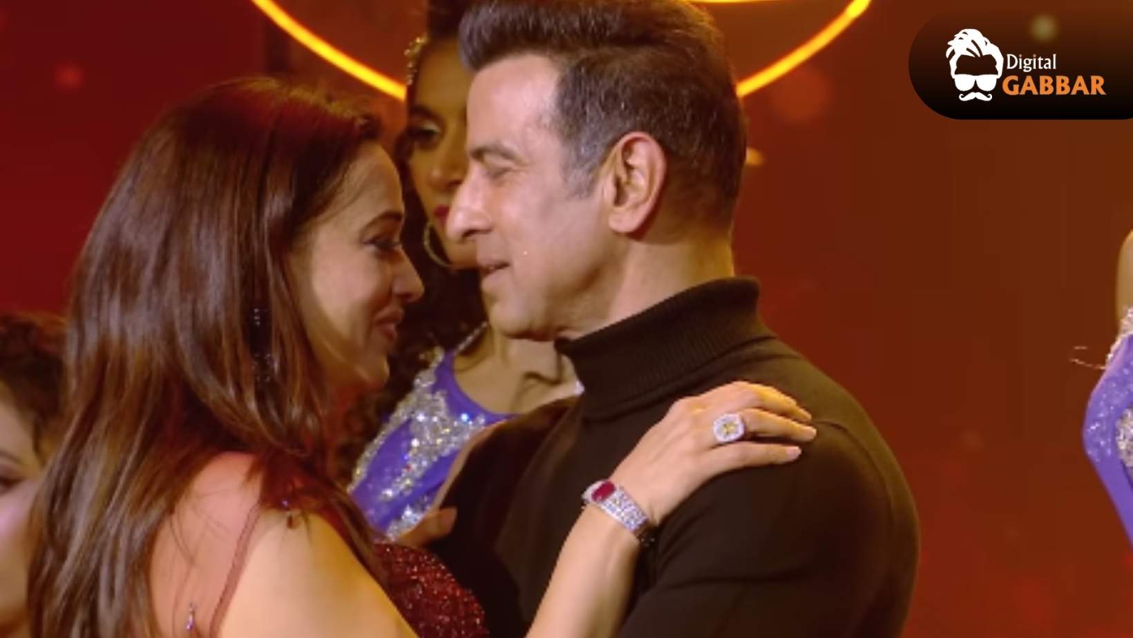After 25 Years, Shweta Tiwari and Ronit Roy Reunite — Sparks Fly in Viral Kiss Video! 77 Shweta Tiwari Ronit Roy Romance Video Star Parivaar Awards 2025